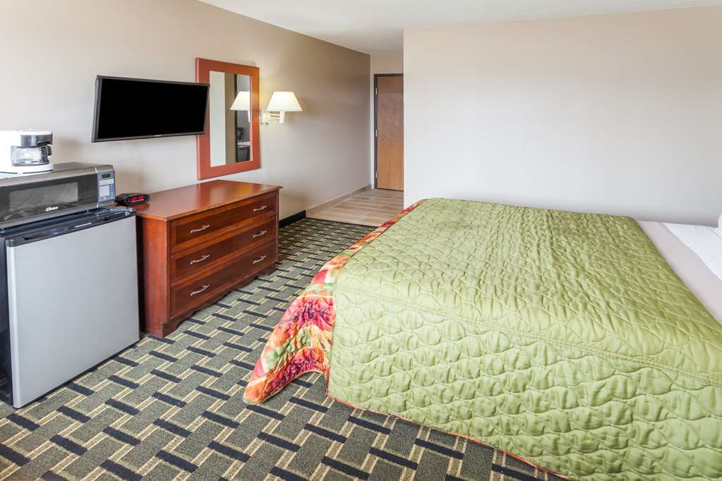 Super 8 By Wyndham Michigan City Room photo